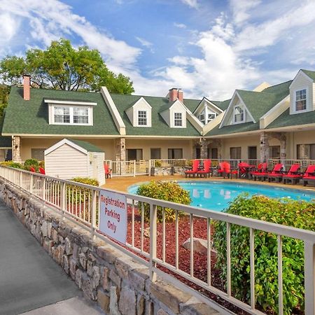 Econo Lodge Inn & Suites Gatlinburg At The Convention Center Exterior foto