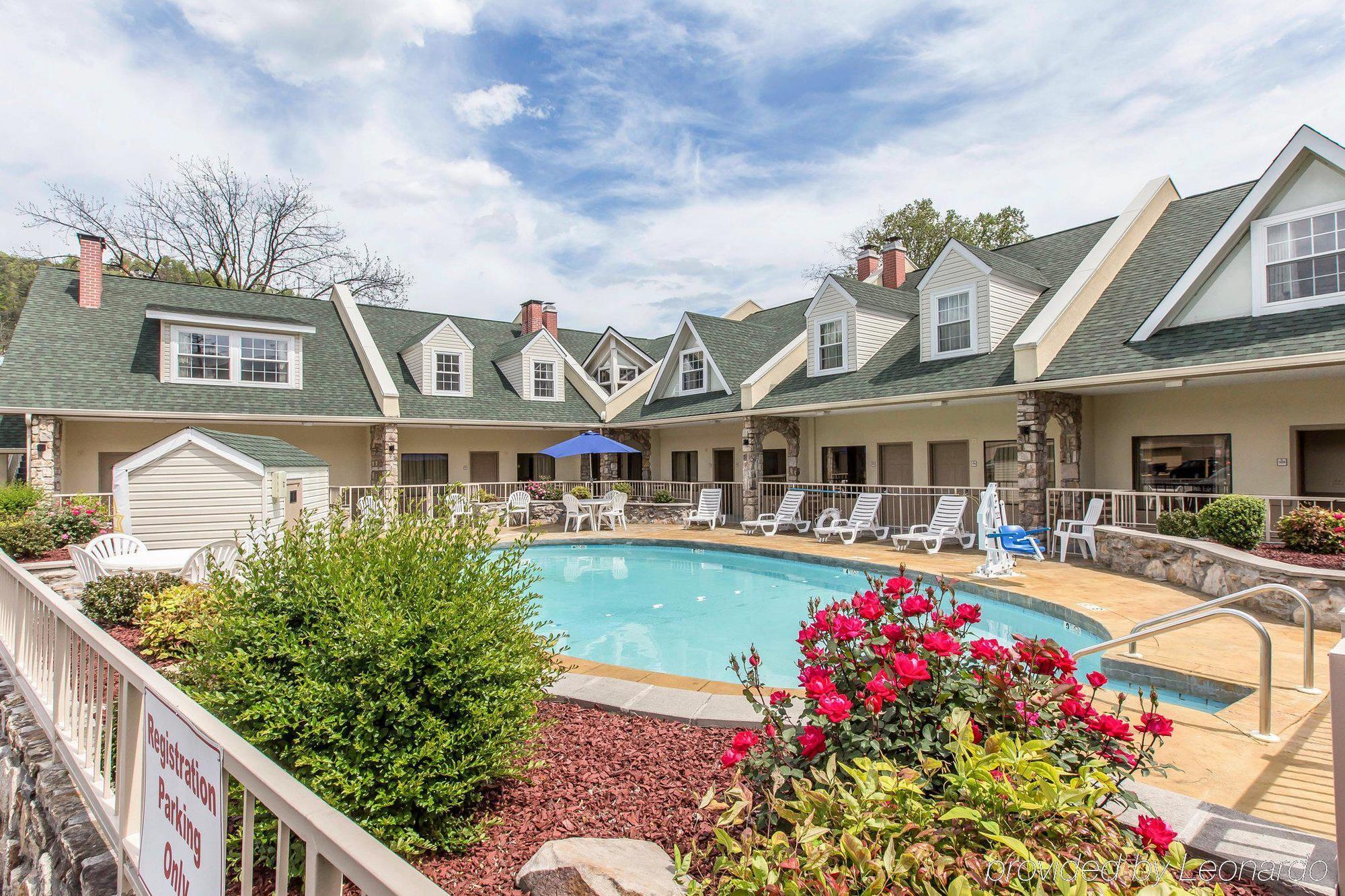 Econo Lodge Inn & Suites Gatlinburg At The Convention Center Exterior foto